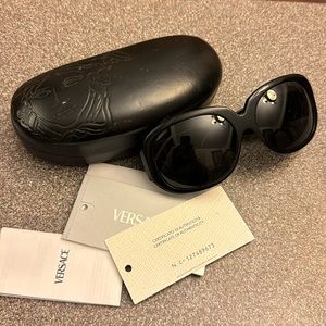 Versace Round Frame Black Sunglasses